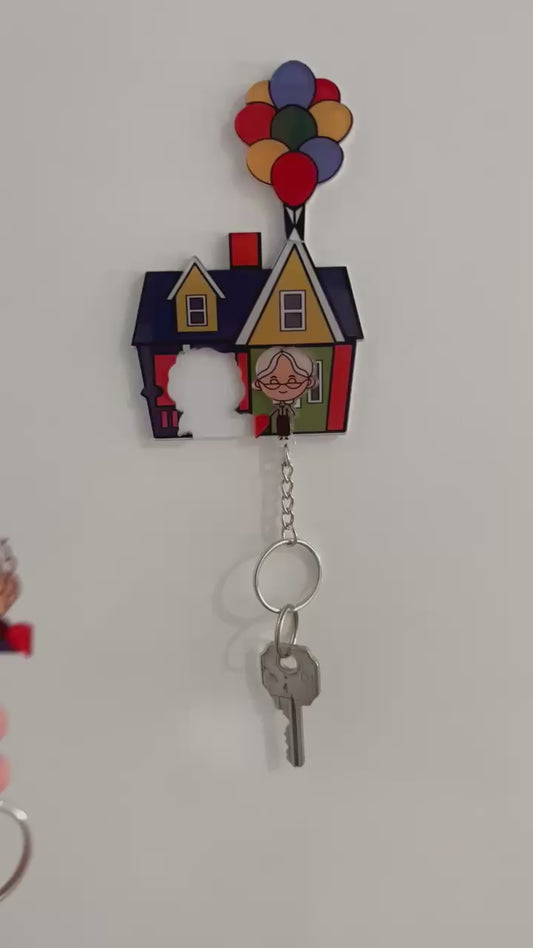 Llavero Pareja pared – Inspirado en UP